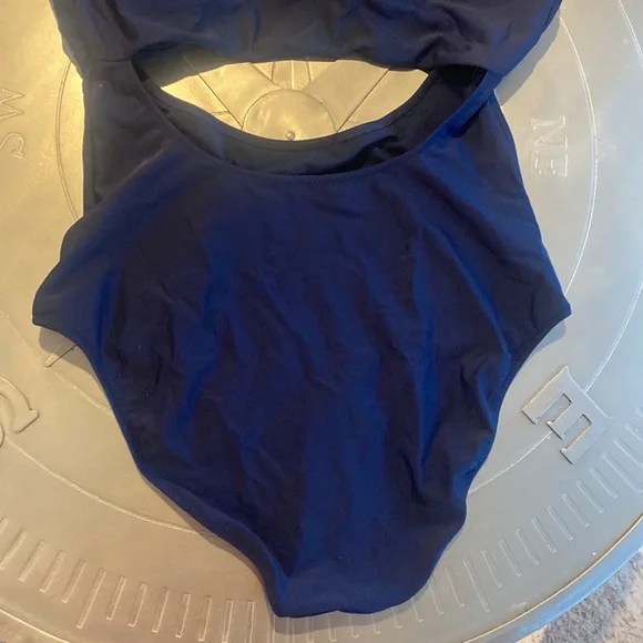 Aerie: 1 piece with cut out - Picture 6 of 7